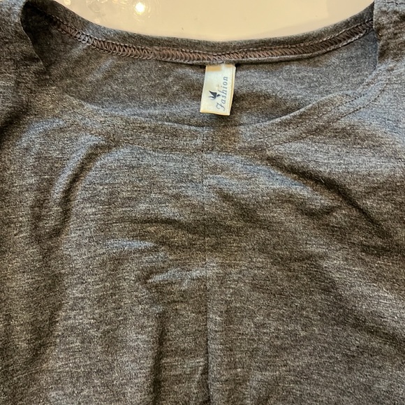 Woman’s Top + Wind leg Pens Set🌺 - Picture 13 of 13